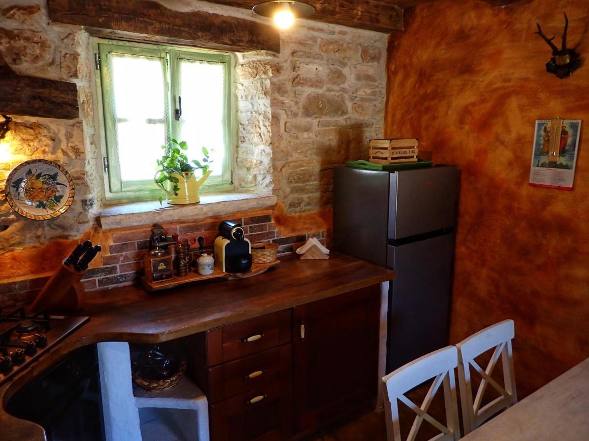 Cottage Al Merlo Olivo Buje Exterior photo
