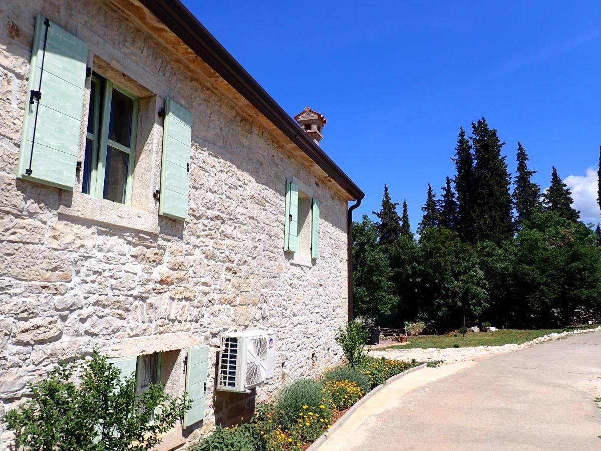 Cottage Al Merlo Olivo Buje Exterior photo